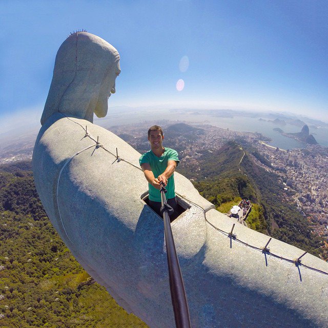 EarthPix's tweet image. Atop the Christ The Redeemer Monument. Photo by @thiagomlcorrea