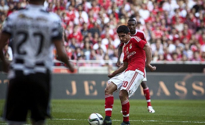 SLBenficaFRA's tweet photo. 93' | 2-0 | Fin du match, victoire 2-0 grâce à Guedes et @carcela_mehdi. #SLBBOA https://t.co/hVXH451VYO