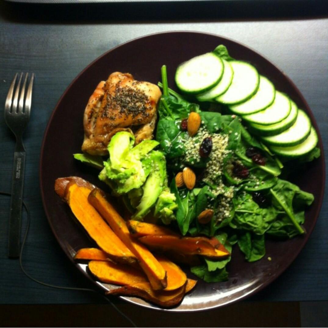 ntyng's tweet photo. At least 1 dark green veg &amp; 1 orange veg covers my folate and vitamin A needs for the day! #URwhatUtwEat @UWamandaTA https://t.co/CYzIZZ3uEE