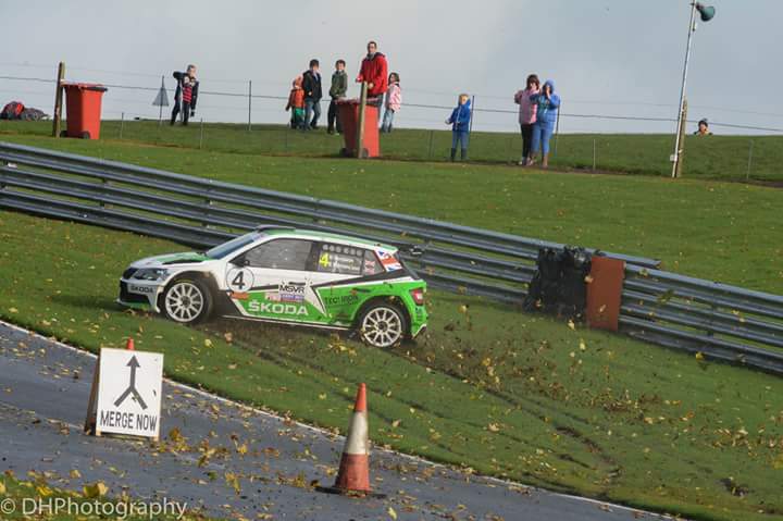 fineNdandy13's tweet photo. @Oulton_Park @SimpsonsSkoda fighting for grip https://t.co/IQKRzjbkUX