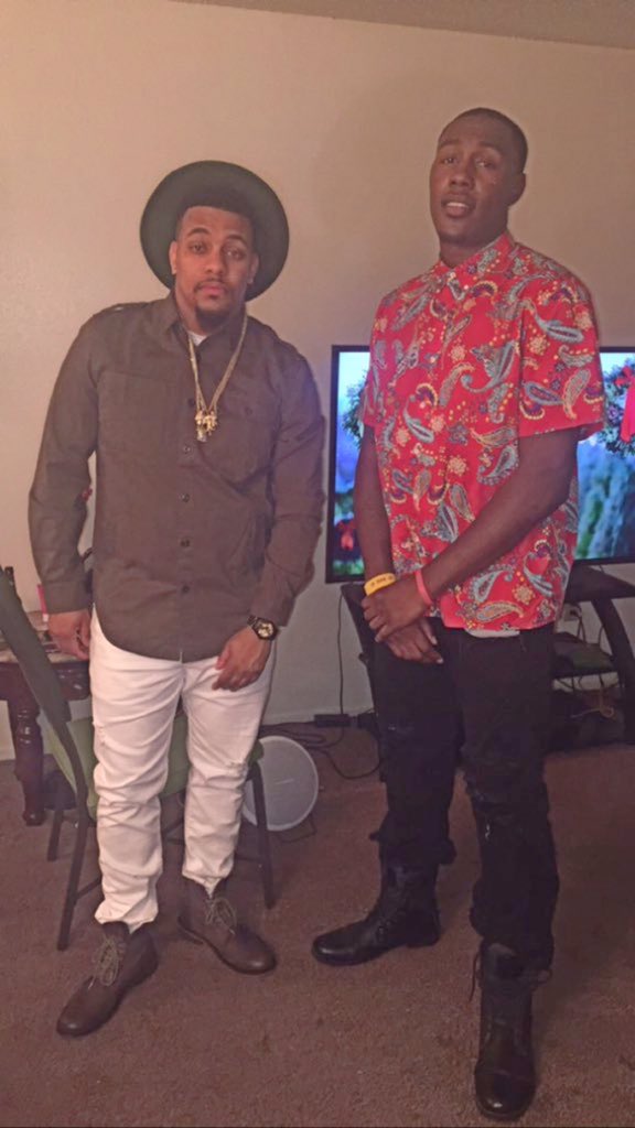 SneakerHead_Co's tweet photo. Family 💯🔥.... We can switch it up with no effort @Is_ThAt_DC #LUBlackHomecoming #LUHC2K15 https://t.co/nf8GNU3Hc4