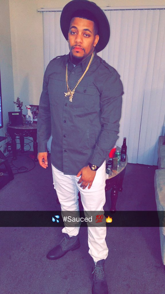 SneakerHead_Co's tweet photo. My clothes different like a quarterback at a closed scrimmage 🔥 #LUBlackHomecoming #LUHC2K15 #BestLamarEverHad https://t.co/1jU8vdwQo9