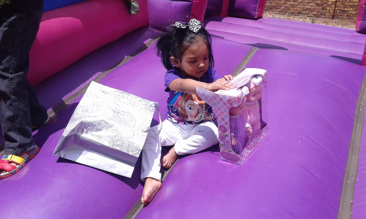javinlaura's tweet photo. Happy Birthday Precious Girl #sofiathe1st #Alanas2ndbirthday #Alana #Godchild #goddaughter #presents https://t.co/9JXPaCiwI8