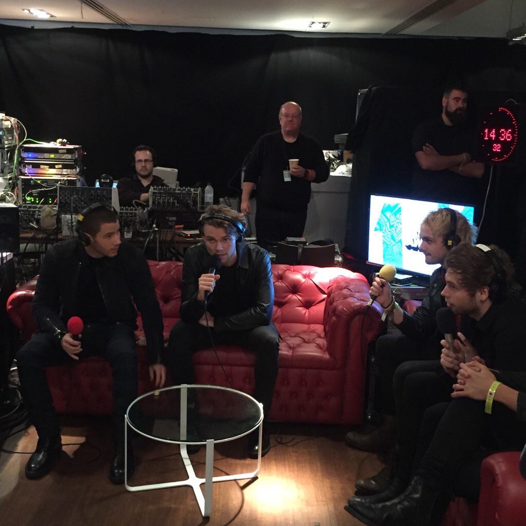 Ashton5SOS's tweet photo. .@nickjonas hey dude sweet promo we did for our new band today lol 😊✌🏼️ https://t.co/3LAH3BLikr