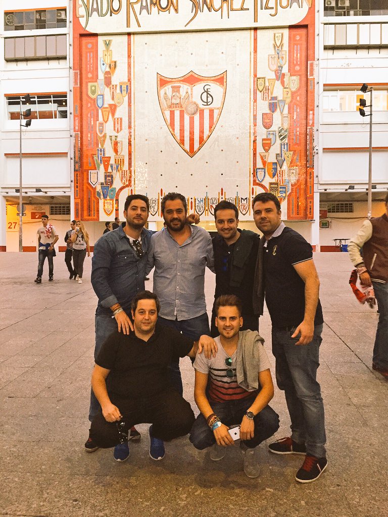 aalex_13's tweet photo. Sevilla FC - Real Madrid .Te sigo a todas partes yo te quiero!!! #HalaMadridYNadaMas  @1deartistasa120 https://t.co/Hnf4KbE5r7
