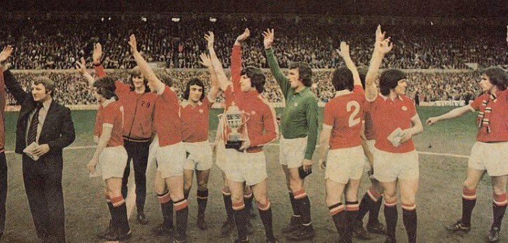 ManUtd7475's tweet photo. Manchester United Division 2 Champions 1974-75 https://t.co/KSrQjdcpXj