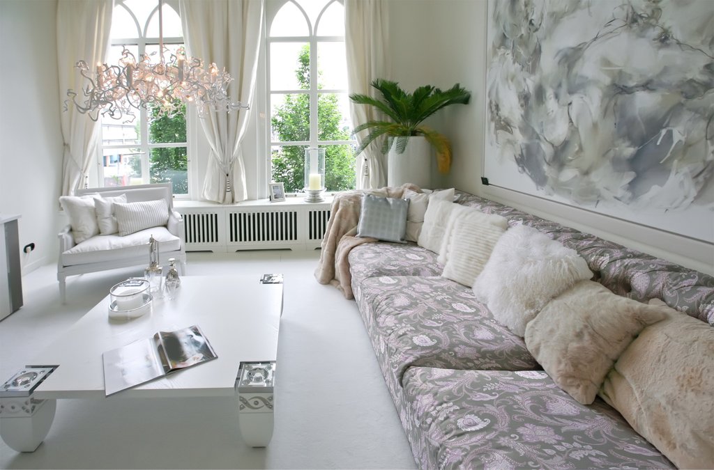cassarofabrics's tweet photo. #refinedlife #cassarofabrics 100% --jacquard silk-- https://t.co/jA21LMlEVs Aikanoum on sofa #getyourdesignon https://t.co/VqJBLx4pNB