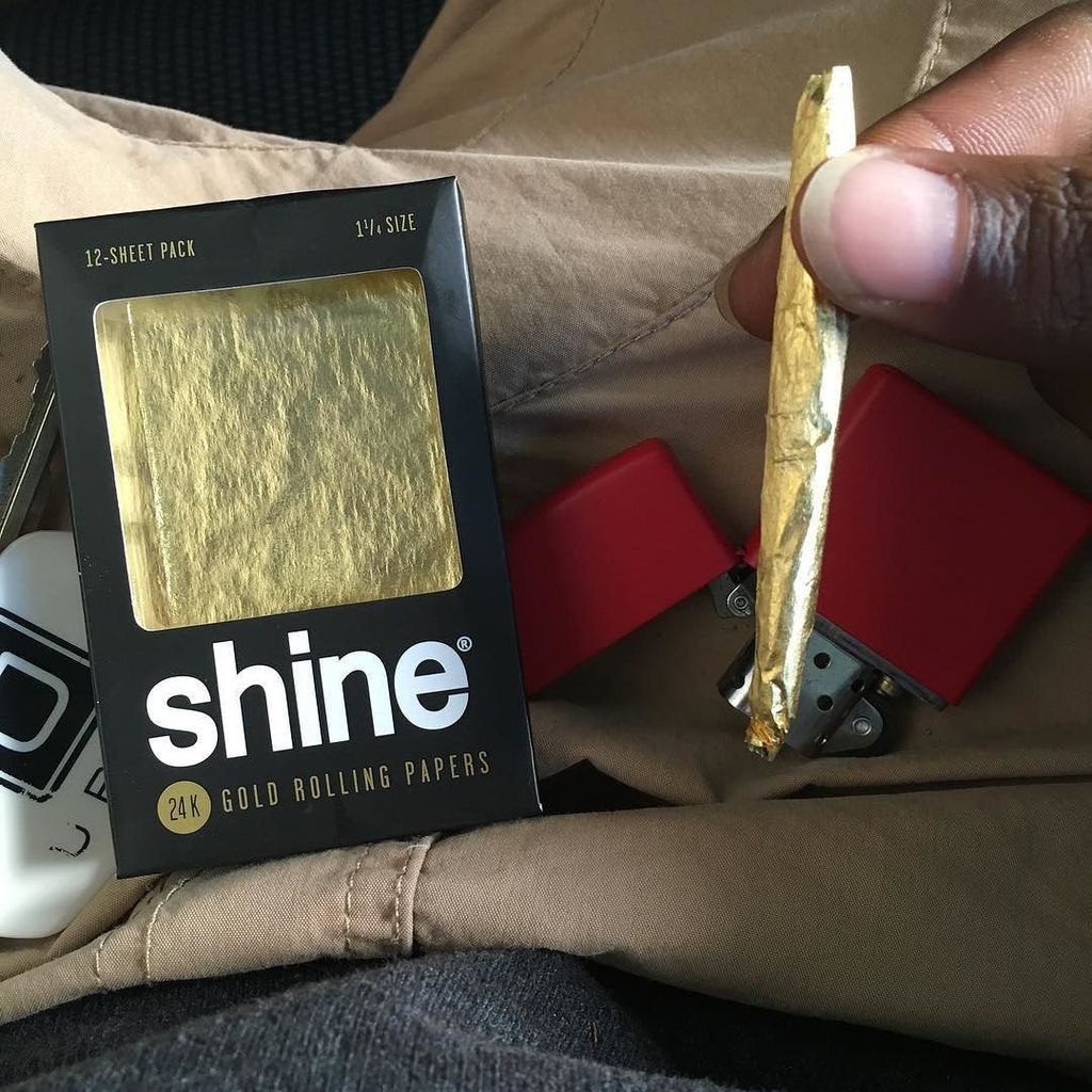 ShinePapers's tweet photo. #shinepapers #IBURNGOLD #redlighter by eckophyeteyred #marijuana #cannabis #selfie #fashion #pics #rufollowme #mari… https://t.co/SSbpUJbsBA