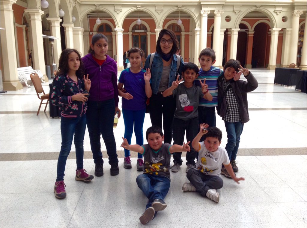 Nati_flch's tweet photo. Con mis pequeños de @Ocarin_Emtij en @TeatroFmiliarUC a minutos de entrar a ver Malabares y Zancadillas. Buenísimo!! https://t.co/vc9ILzNLlU