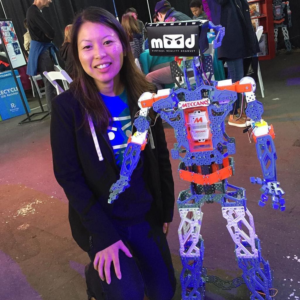 miemode_crew's tweet photo. Meet our new friend at #steamcarnival #m8dvrheadset #meccano https://t.co/5oGZB3Tc1J https://t.co/eqDLxOEWtj