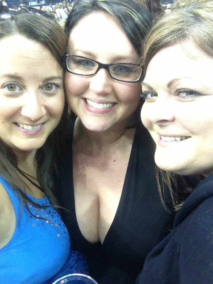 We need a date! RT <a href="/Kristie1311/">❤Kristie❤</a> I miss these girls <a href="/tphilipps/">Trisha</a> <a href="/The_Number_80/">Bobbi</a>