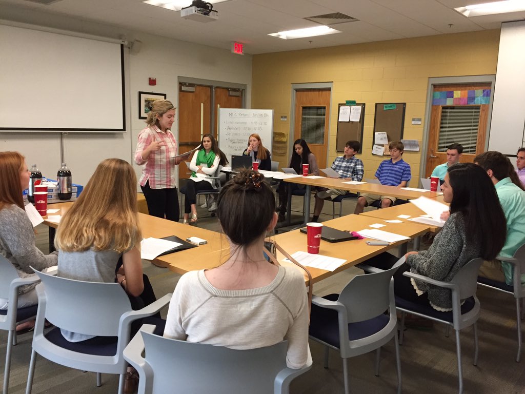 GabiABurn's tweet photo. And the grand finale: MLC attendee turned CG teacher-Mrs. Nelli closes the day with prayer and reflection. #MLC2015 https://t.co/1K0poUReQ3