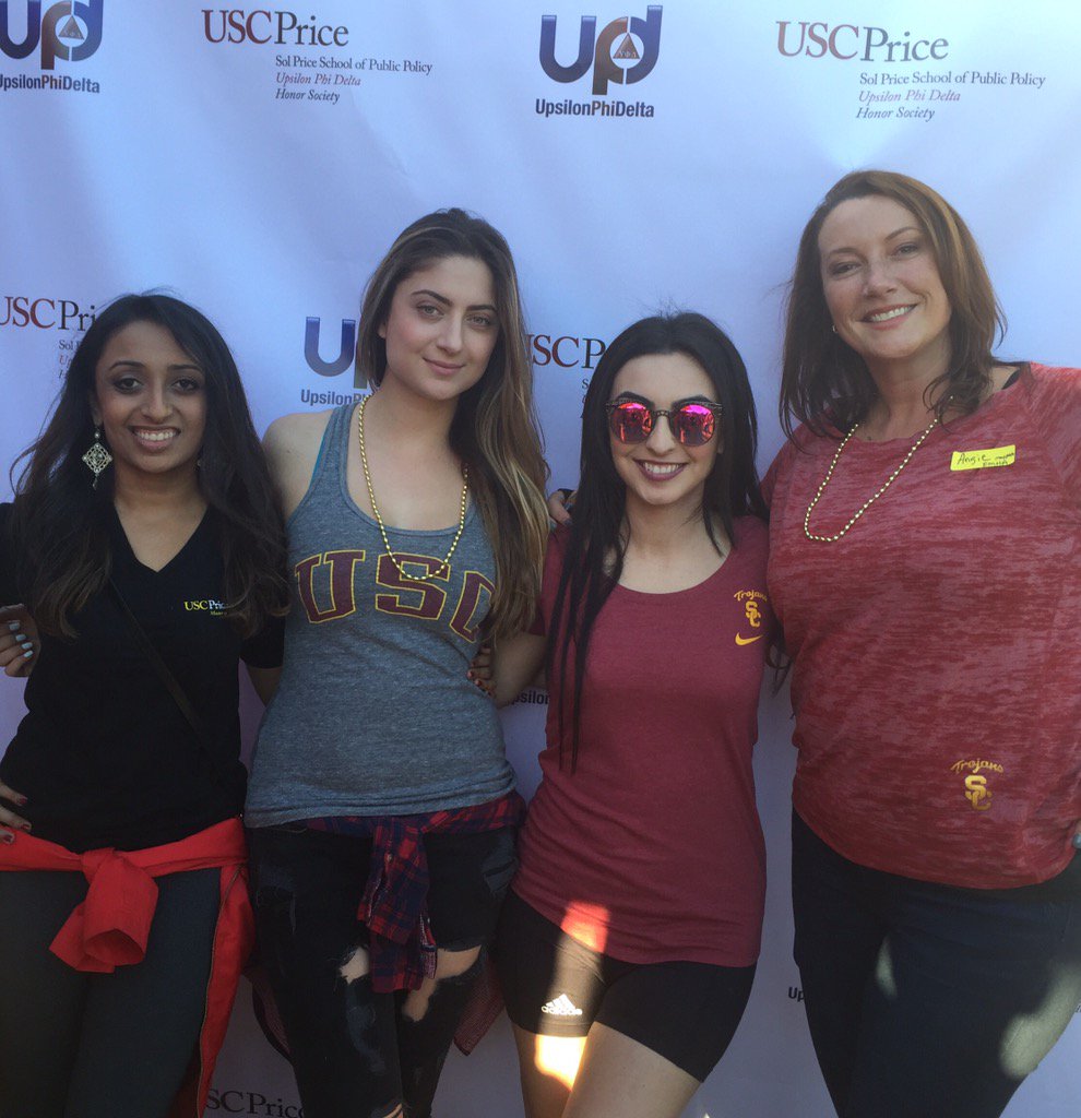 UscUpd's tweet photo. #USC #UPD Exec Board Co-Hosting First Ever EMHA/MHA/Alumnae Tailgate Event! #FightOn @ASimp805 @USCSHC @USCPrice https://t.co/2P1c1NBetd