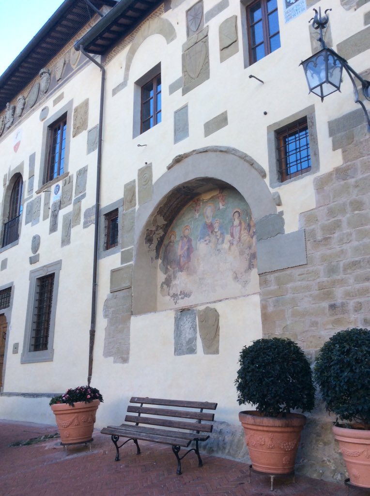 myitalianissimo's tweet photo. November afternoon 🌞 #Anghiari 🇮🇹 #FestaSanMartino #ItalianAutumn 🍂 https://t.co/jU9QcmdnPy