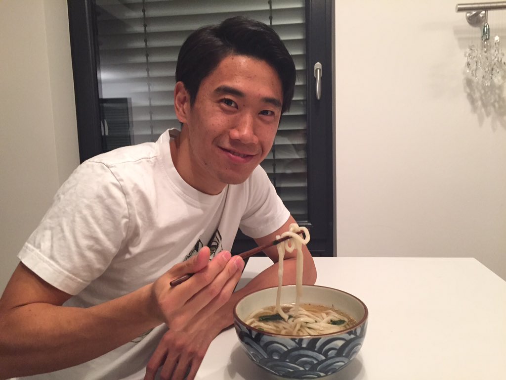 Shinji Kagawa 香川真司 祝杯はうどんで Celebrate With Udon T Co Vojbnmgcnh