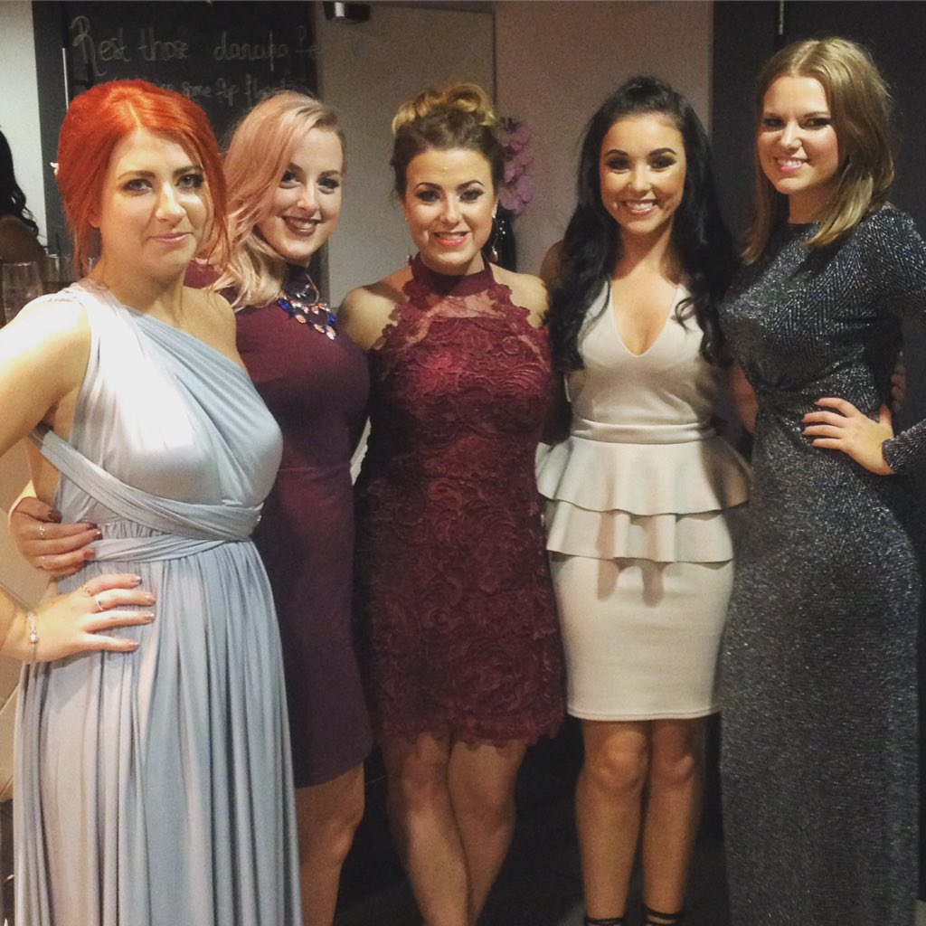 zoevose's tweet photo. such a good night with my faves @LucyIngle @LauraHealeyxx @Mimi_Hayes27 @ashlea_bradshaw 👰🏼🎩💘 https://t.co/gi72UHcehX