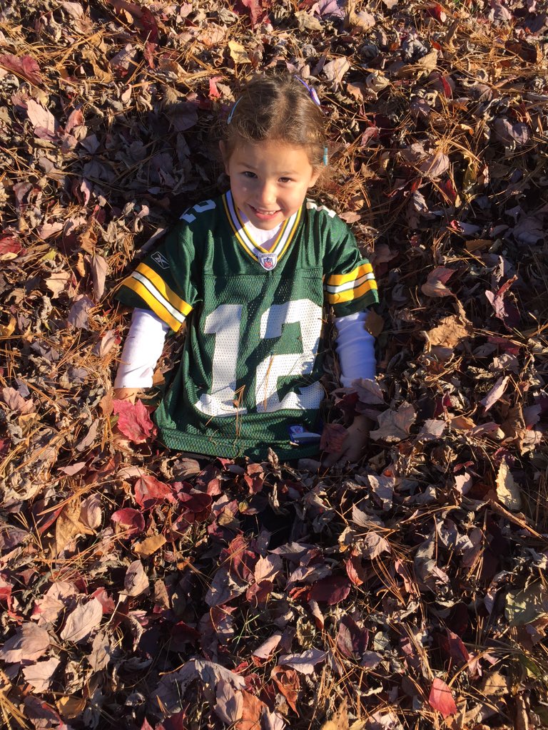 jmelilkowalk's tweet photo. She said to send this to Aaron Rodgers. Fall fun in #Wisconsin  #Packers #halftime https://t.co/UMmjNAXpDY
