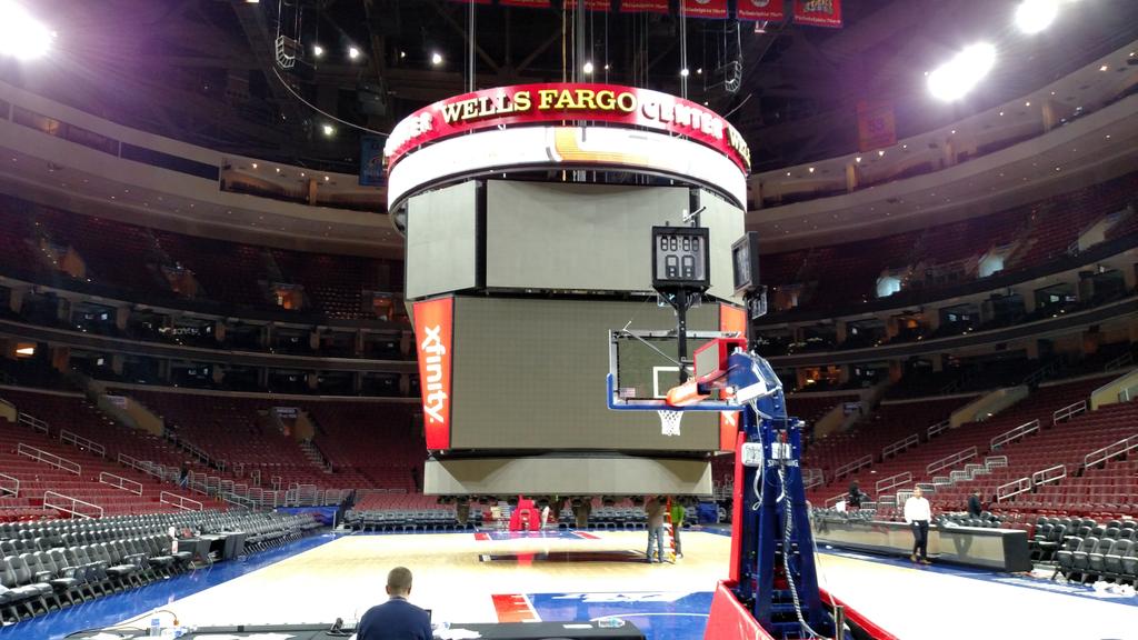 David_Malandra's tweet photo. This is cool as the Crew at Wells Fargo Center working on the Jumbotron after the game #Villanova #Pace #NOVAvsPACE https://t.co/dWXcg4XzX6