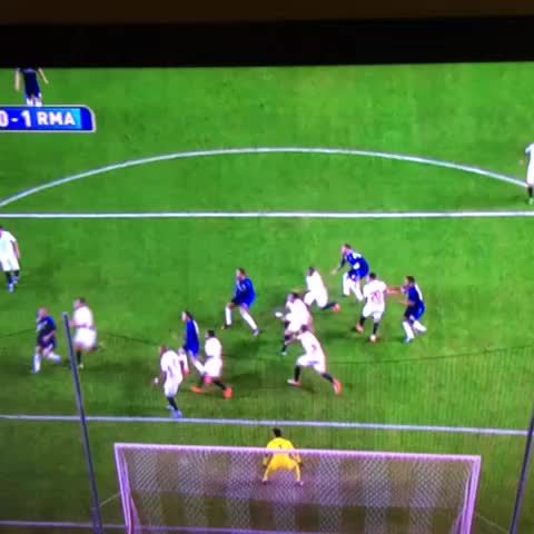 Real_Madrid__CF's tweet photo. Video GOLAZO de chilena de Sergio Ramos – SEV 0 – 1 RMA https://t.co/o6MFhgcjgp #RealMadrid https://t.co/jUdJiQVdVA