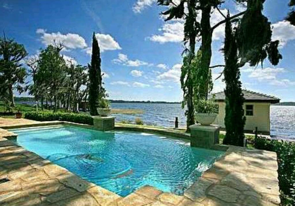 RealtorTabitha's tweet photo. Located on Lake Sheen of the Butler Chain of Lakes. Call for a private showing #URealtortabitha #Orlando #windermere https://t.co/EllR4WeN9Z