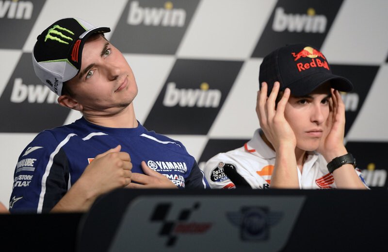 Demart11's tweet photo. #Marquez è inutile provarci, #Lorenzo non te lo dà comunque. https://t.co/NDqP7pYx5p