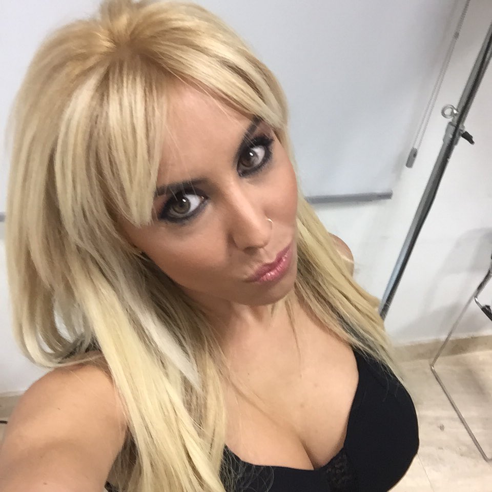 _AmandaGH16_'s tweet photo. Os amo amandistas. Soy grande q tengo los fans más auténticos que jamás hayan existido. Vuestra diva siempre fuerte. https://t.co/UIDsx3JSvk