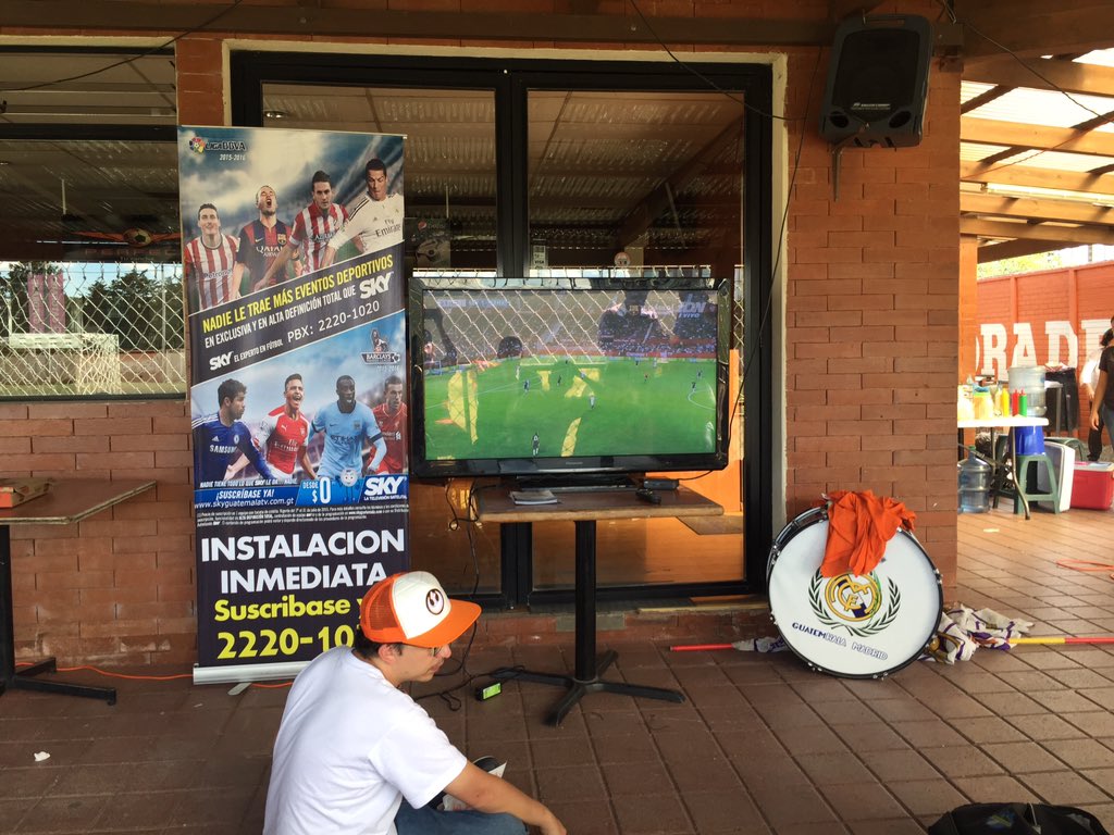 ronaldgalvez_'s tweet photo. Para finalizar, viendo el Sevilla-Madrid gracias a @skyguatemala #CopaDerby https://t.co/Hj4rIcemSW