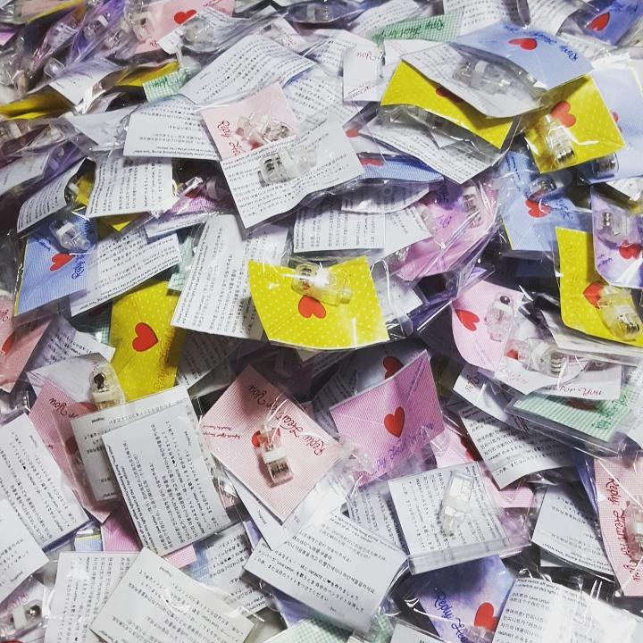 7nspired's tweet photo. [Notice] Do keep a look out for lights during #IFNTEFCT_SG . They will be placed on the seats. 💞 https://t.co/xi4PGZrxHY