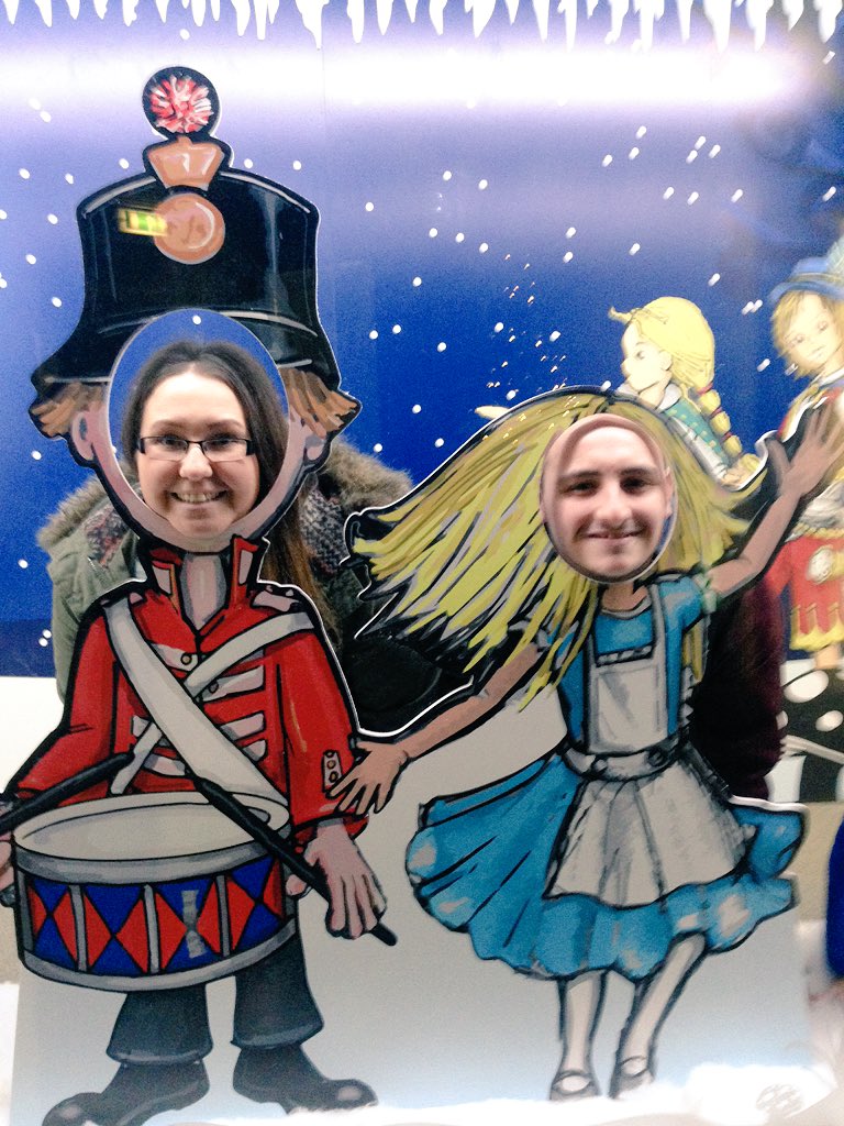 JillNel86's tweet photo. Lovely morning spent @Discovery_Mus #faceinthewindow #fenwickunwrapped # https://t.co/tXim786rr1