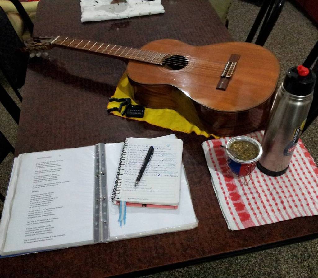 AngelaLucia77's tweet photo. Tarde de #ensayo y #mates!!!
#MúsicaEsVida #MiMateAmargo #InstaMúsica #InstaMates https://t.co/kfXYIV6hvA