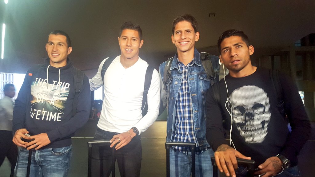 MonicaArredondo's tweet photo. Llegaron los "regios". J. Torres Nilo, @hugoac_4, Jürgen Damm y @JavierAquino7 listos para la concentración  @ESPNmx https://t.co/9ezdPxK0cU