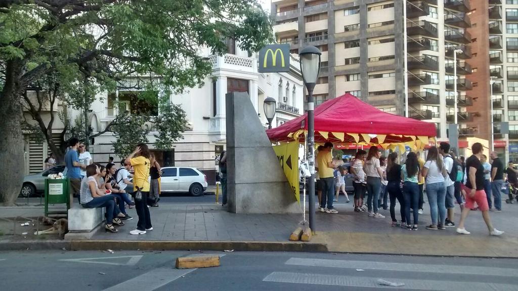 JProCordobaS4's tweet photo. #Cambiemos En estos momentos estamos en Plaza España. Acercate! #MacriPresidente #MM2015 #JuntosPodemos https://t.co/2e0oZ5GFTu