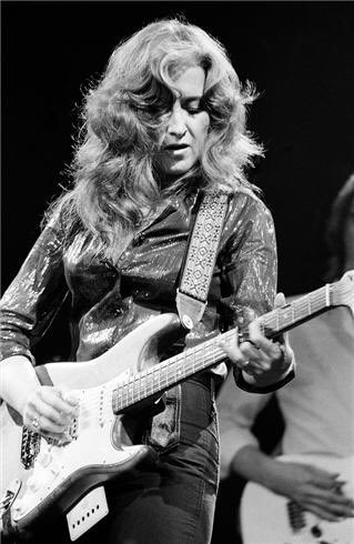   Happy Birthday    Bonnie Raitt  