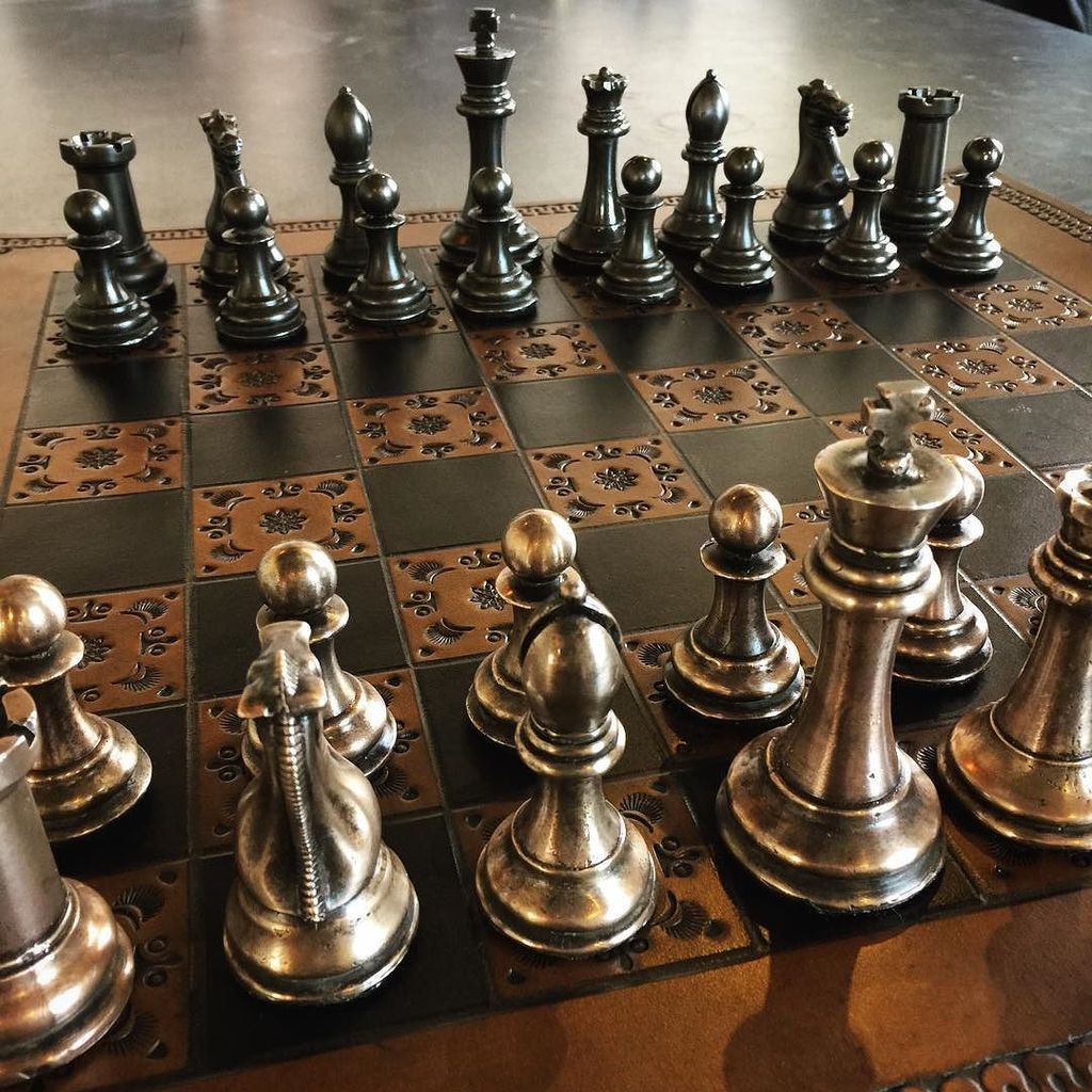 BenStagl's tweet photo. Cast Iron vs Bronze chess set #materialpractice #staunton #chess #panglewood https://t.co/kh6OkwuXht https://t.co/d5WkELDepZ