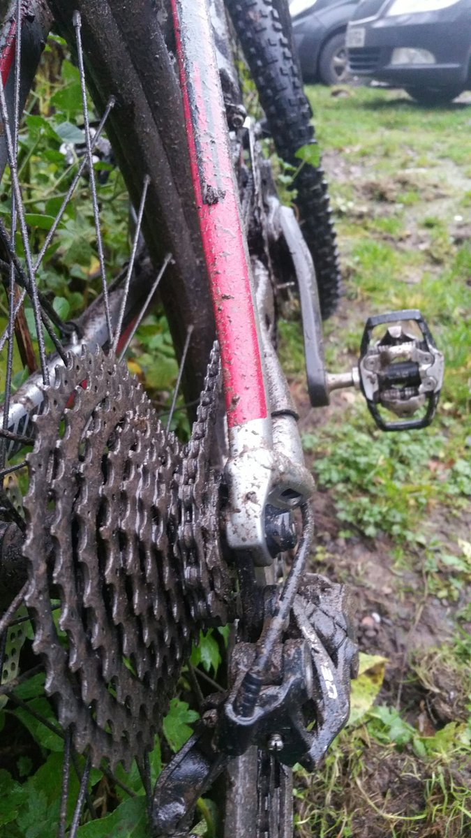 gigcyclewear's tweet photo. It's one of those @muckoff days @Pedalabikeaway @theforestofdean @mtb #mud #muddybottom https://t.co/cCgwWOUSBz