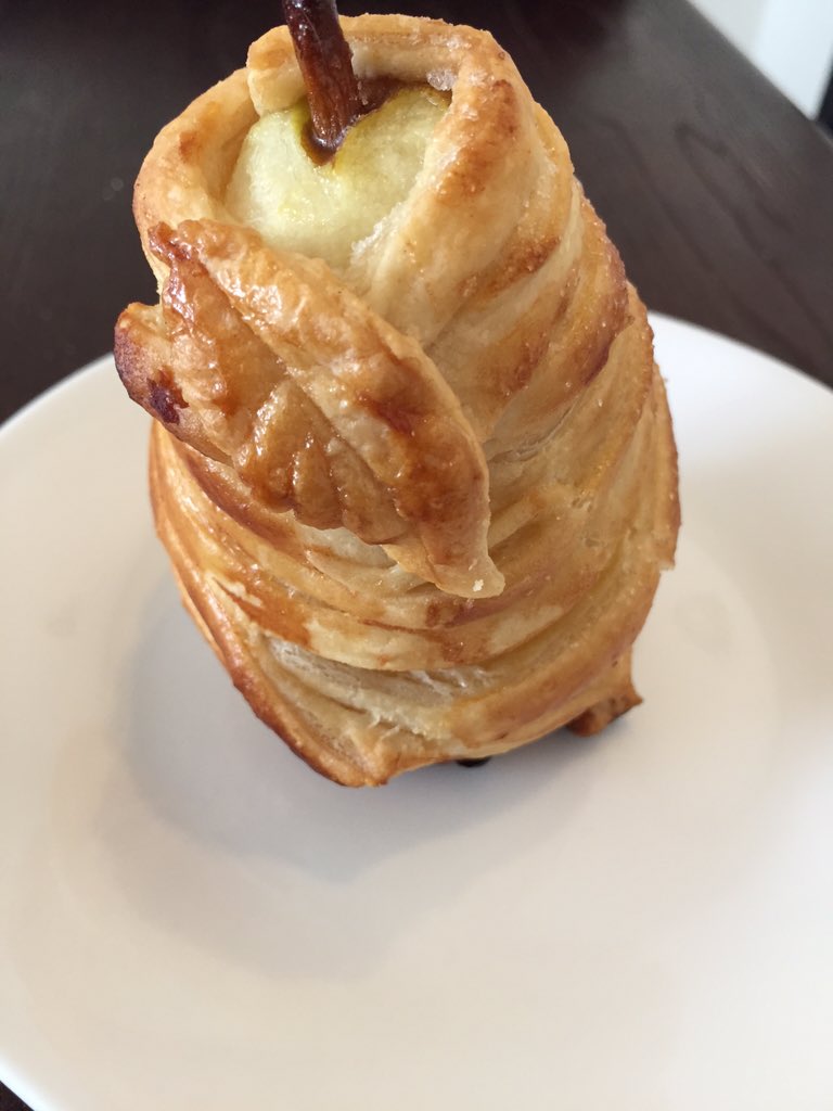 uneditedfoodie's tweet photo. Mini Pear Pies (recipe by Paul Hollywood) from the Great British Bake Off, made from scratch #CoMoEats #comobakes https://t.co/2hcfM8FkWO