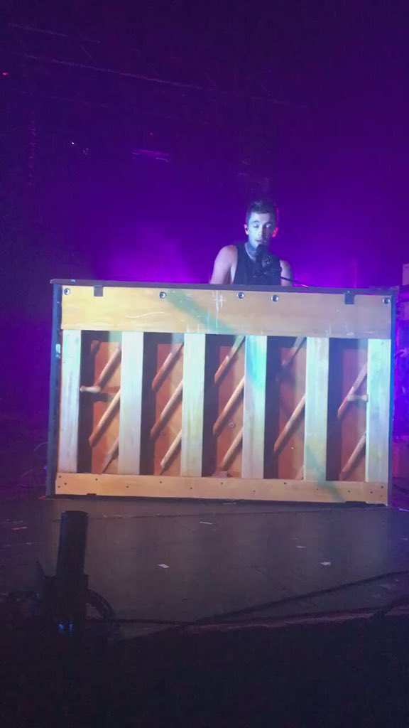 issuesaspepe's tweet photo. Why so TØP https://t.co/G7CPaasABq