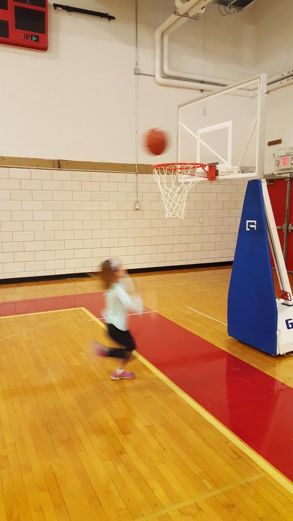 mortonhogsfb's tweet photo. My daughter Hazel getting fired up for some @LadyPottersHoop! #Dominate https://t.co/kC16oFOBBX