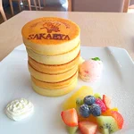 これなら並んでも食べたくなる豪華な超高層パンケーキ‼