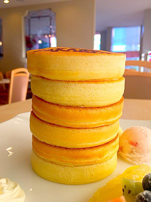 一体何段あるの カステラ専門店が経営するカフェのパンケーキが凄いと話題に Fundo