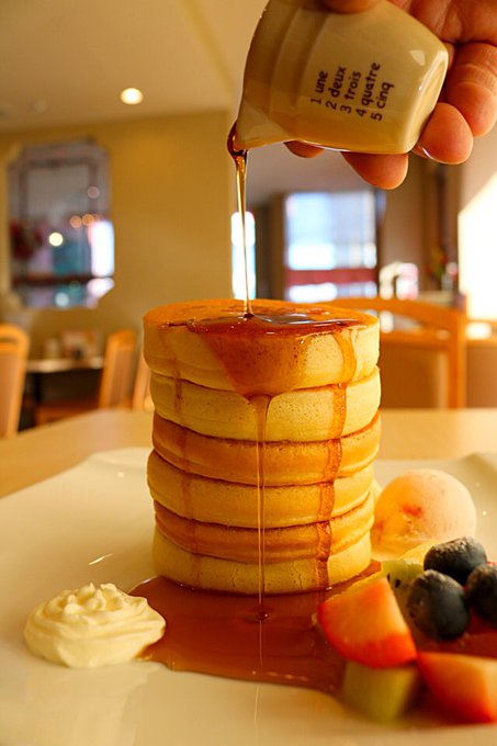 一体何段あるの カステラ専門店が経営するカフェのパンケーキが凄いと話題に Fundo