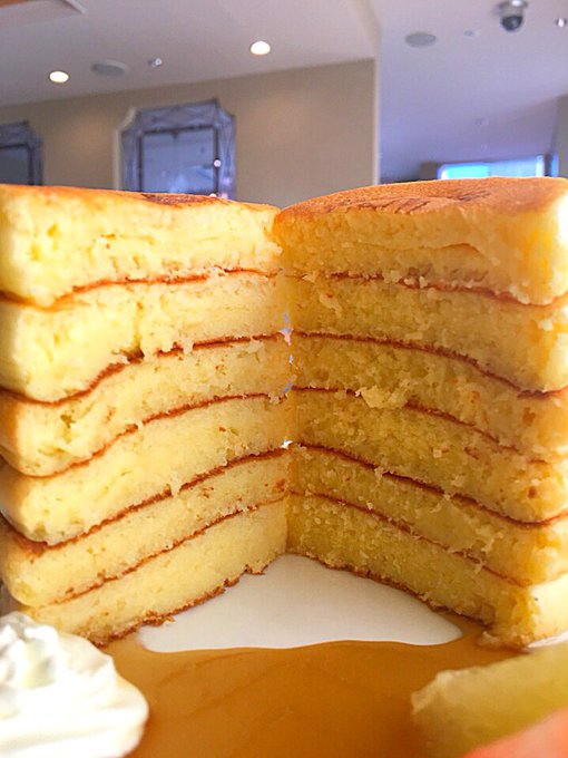 一体何段あるの カステラ専門店が経営するカフェのパンケーキが凄いと話題に Fundo