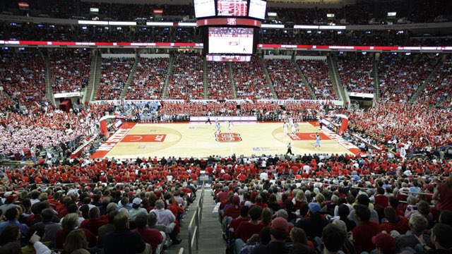 BracketBattles1's tweet photo. Loudest Basketball Arena
• ROUND OF 32 •

RT ~ Wisconsin
Fav ~ NC State https://t.co/l6uViHITJs