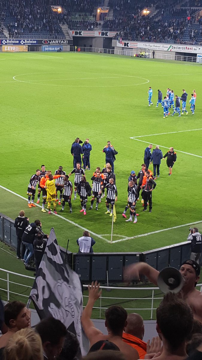 DesmaeleLaura's tweet photo. Fière d'être carolo Merci les zèbres @polletdavid @ens28sglk28 @SportCharleroi @karel_geraerts @Nico_Penneteau1 https://t.co/O6clWvi1ha