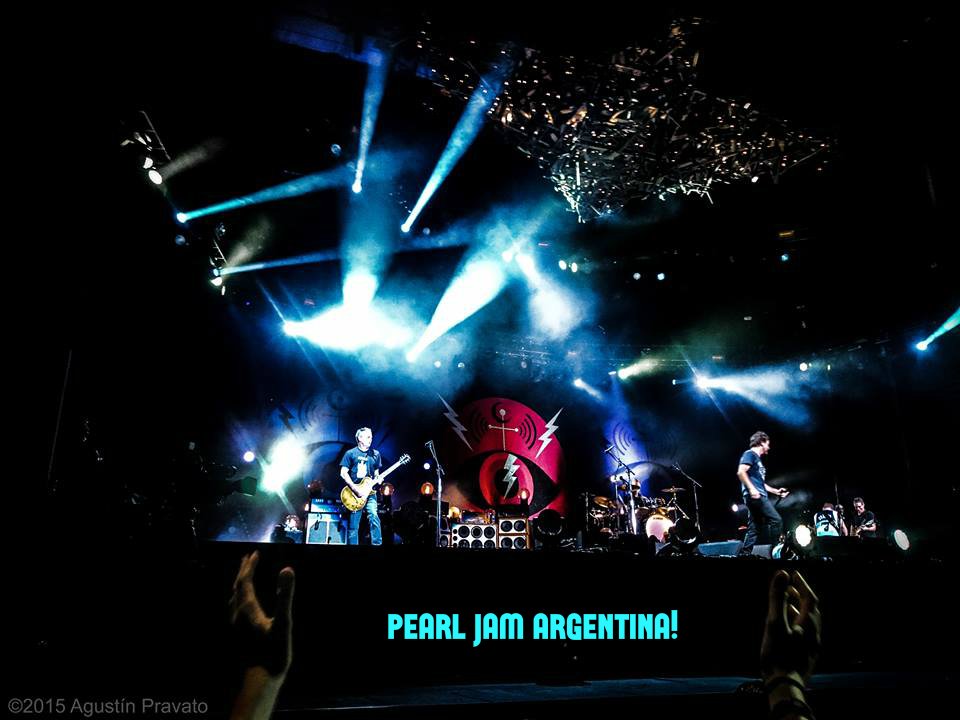 PearlJamAr's tweet photo. #GraciasPearlJam @PearlJam ! Come back soon! #PearlJamArgentinaFans https://t.co/djQL6lvtEl