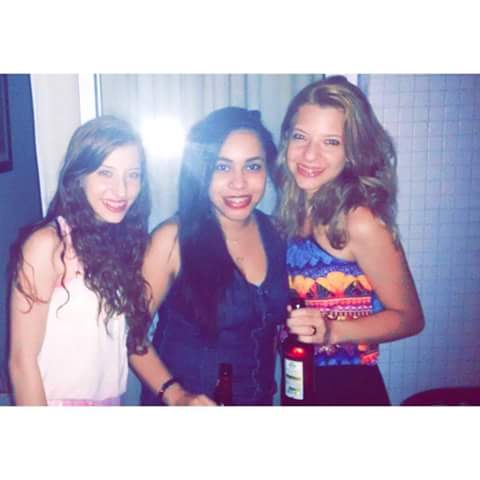 ScreenBR's tweet image. Ontem a @sunshinepriv, @freislebemcarol e @diztucacau compareceram na comemoração do aniversário de 1 ano da Screen.