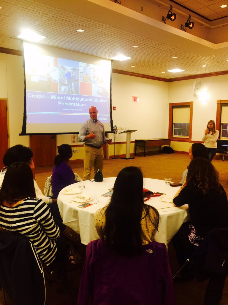 MiamiMSLC's tweet photo. @CintasCorp and @PiGammaSLG kicking off their networking reception #MSLC_2015 #Careers #Networking #Diversity https://t.co/XgdQAMqDEj