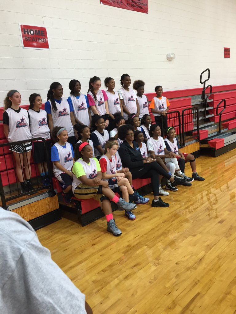 BSTALLSTARS's tweet photo. In all good camp alot of Bball knowledge was in the bldg..See you next year @BlueStarBB #BSTT-BST #takingthegameover https://t.co/9xpvFszIg7