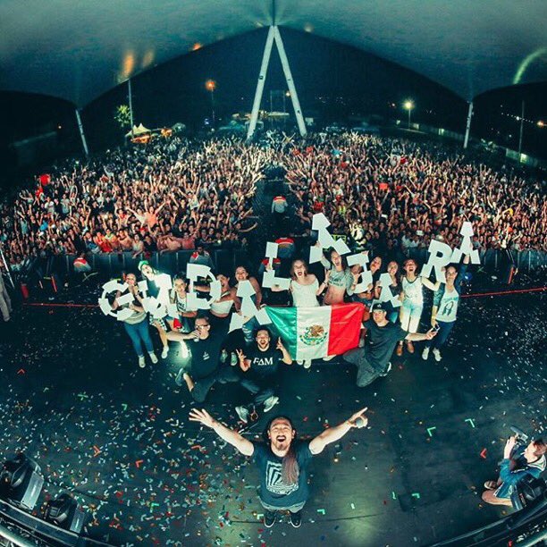 Guadalajara Mexico wins the loudest crowd in el mundo. Muchas Gracias! #neonfutureexperience #mexicotour #calle2 https://t.co/6KKPmIJoNO