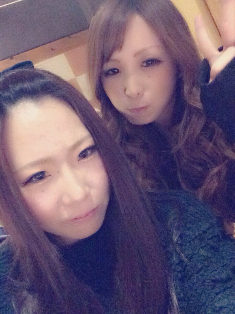 airinnn_'s tweet photo. うー。なんか寂しいー。
この季節も季節でだめやわ。
でもこんなんじゃダメ。
がんばらな〜我慢我慢！

まゆおめでとお〜♡♡
ん〜あたしらも���けたね。 https://t.co/98vV9ivnHa